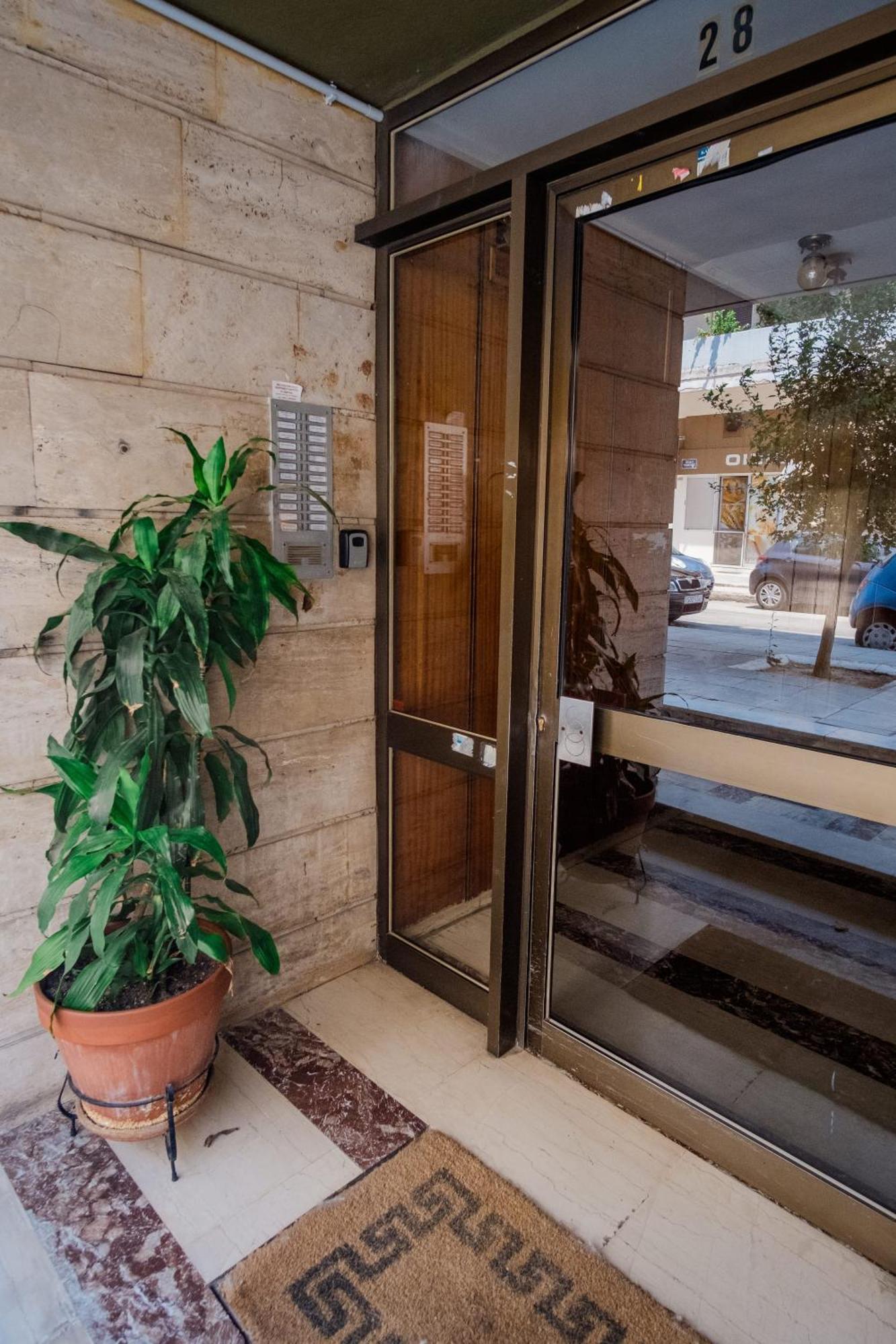 Apartamento Charming & Authentic Gem - Walk To Port & Shops! Patras Exterior foto