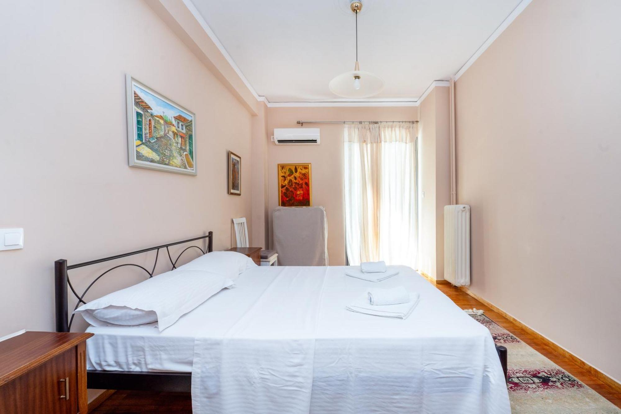 Apartamento Charming & Authentic Gem - Walk To Port & Shops! Patras Exterior foto